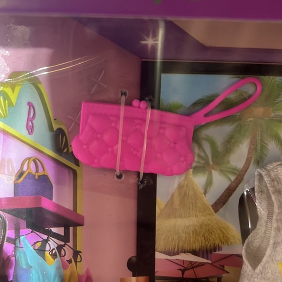 Barbie Retired Pink Passport 10 Piece Doll Set (OH) - Picture 7 of 8